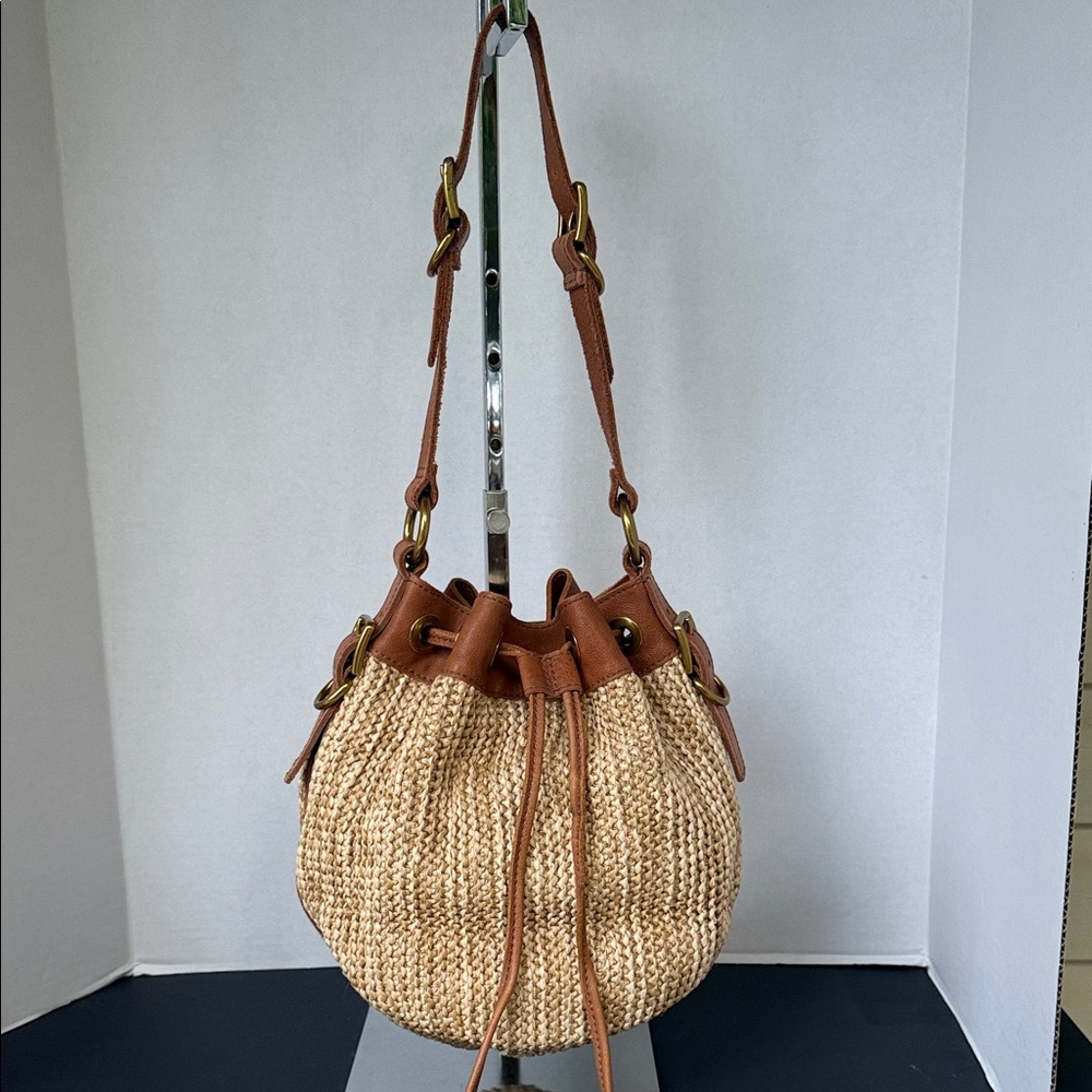 Fossil Woven  shoulder Bag in Brown and Tan